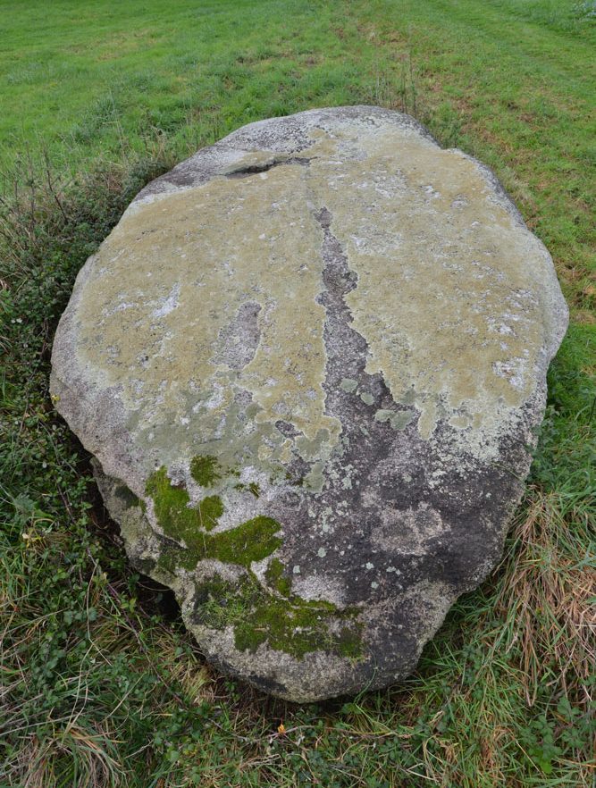 Lesconil, menhir couché de Kerloc’h